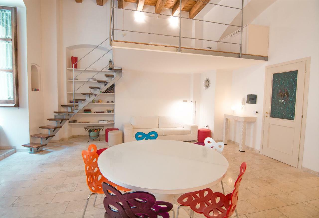 Modern Apartment In Historic Building Cagliari Exteriör bild
