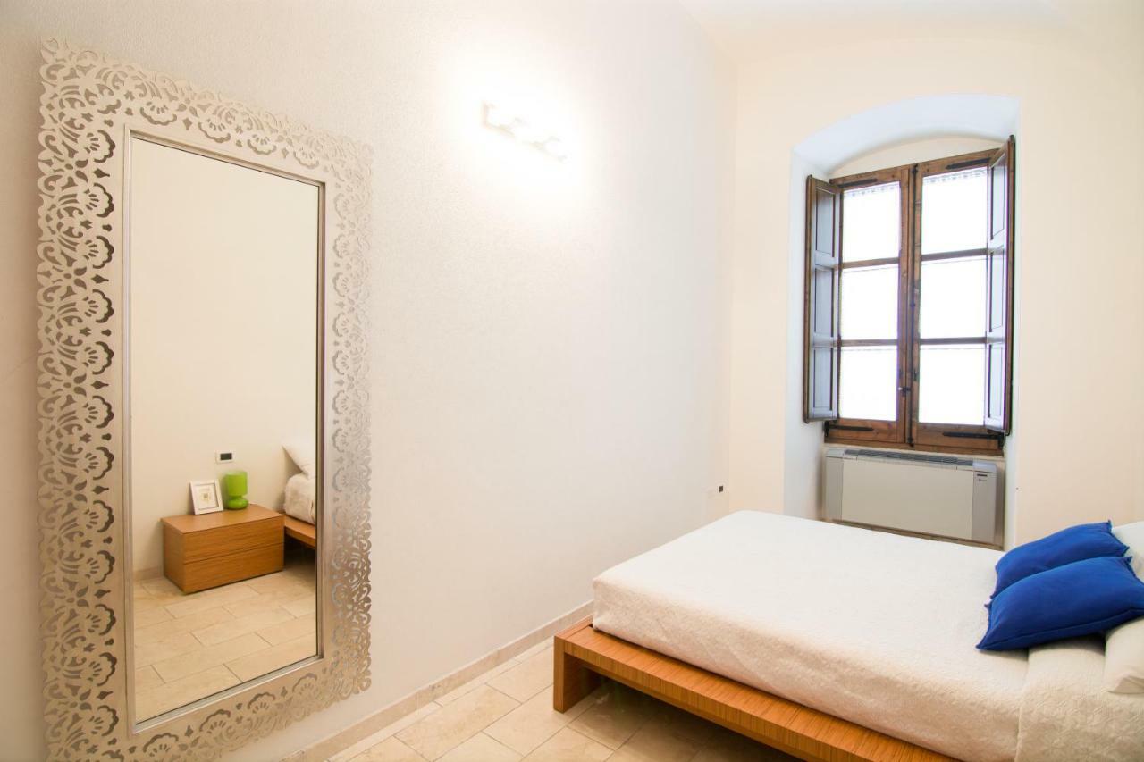 Modern Apartment In Historic Building Cagliari Exteriör bild