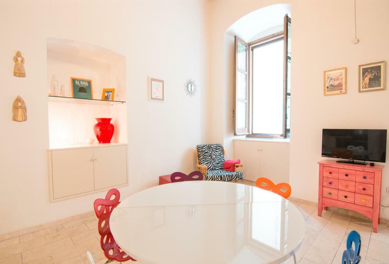 Modern Apartment In Historic Building Cagliari Exteriör bild