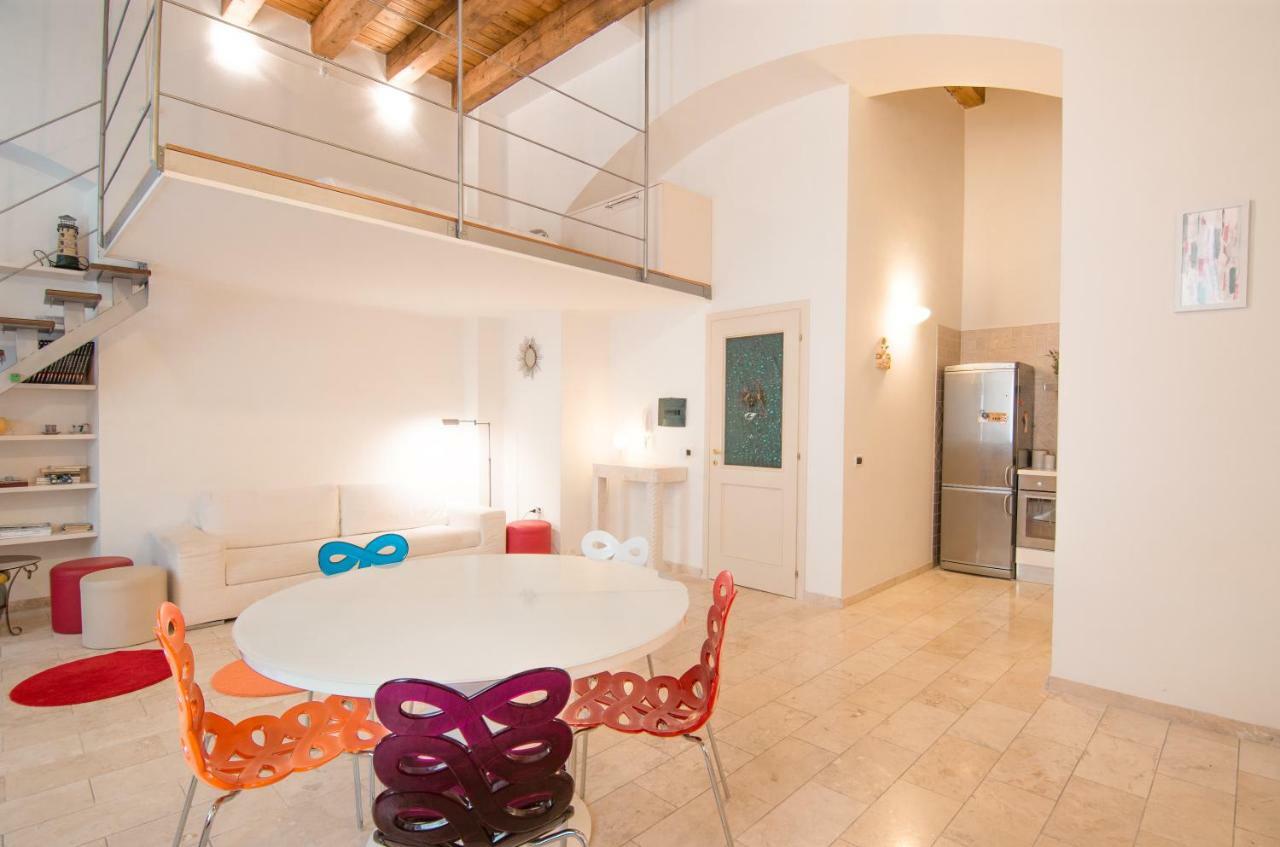 Modern Apartment In Historic Building Cagliari Exteriör bild