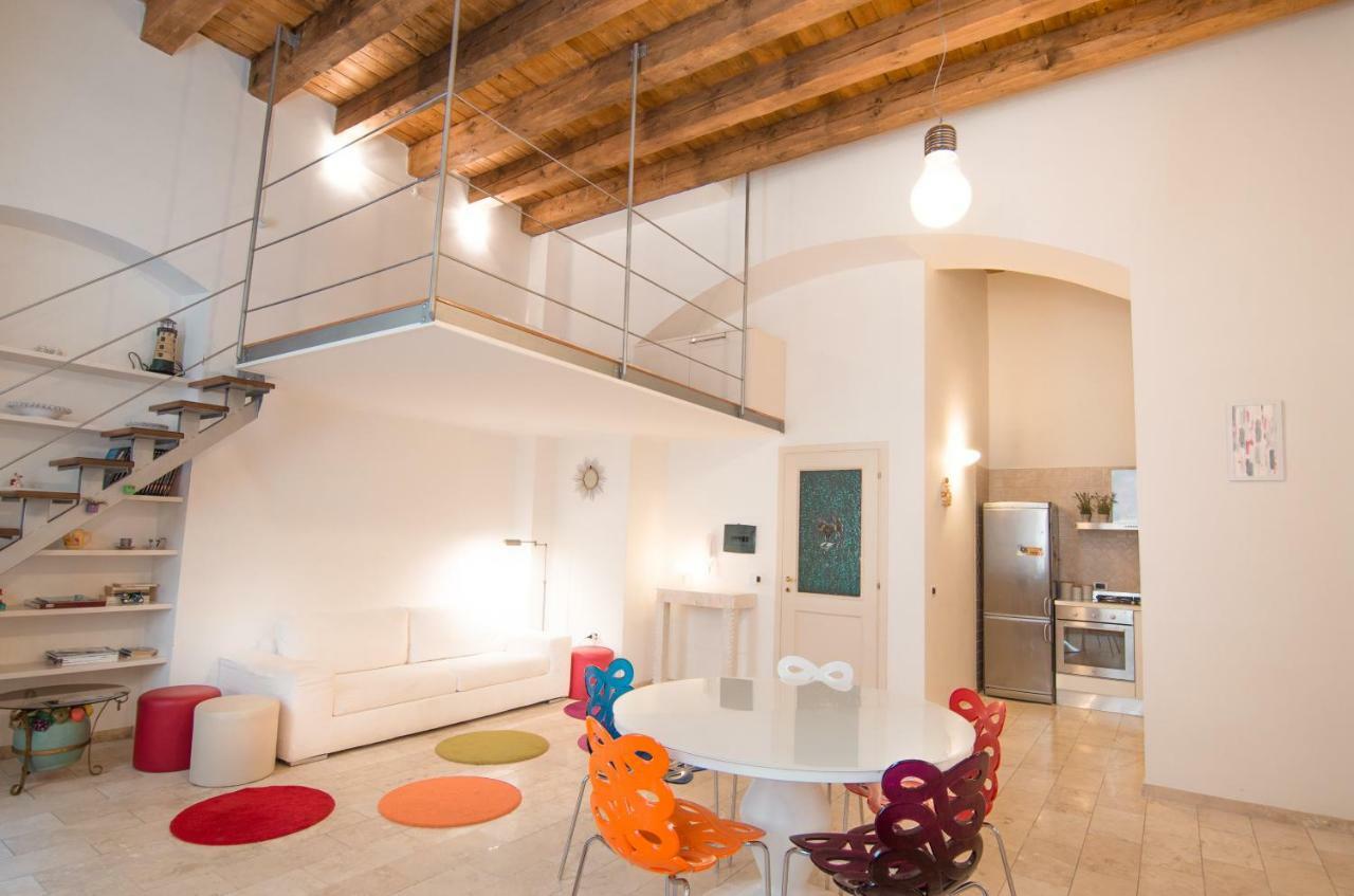 Modern Apartment In Historic Building Cagliari Exteriör bild