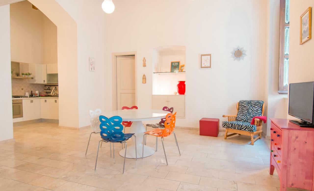 Modern Apartment In Historic Building Cagliari Exteriör bild