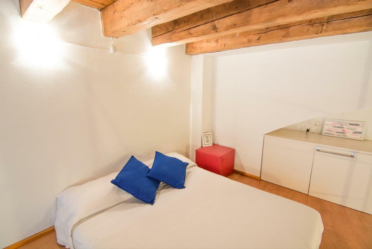 Modern Apartment In Historic Building Cagliari Exteriör bild