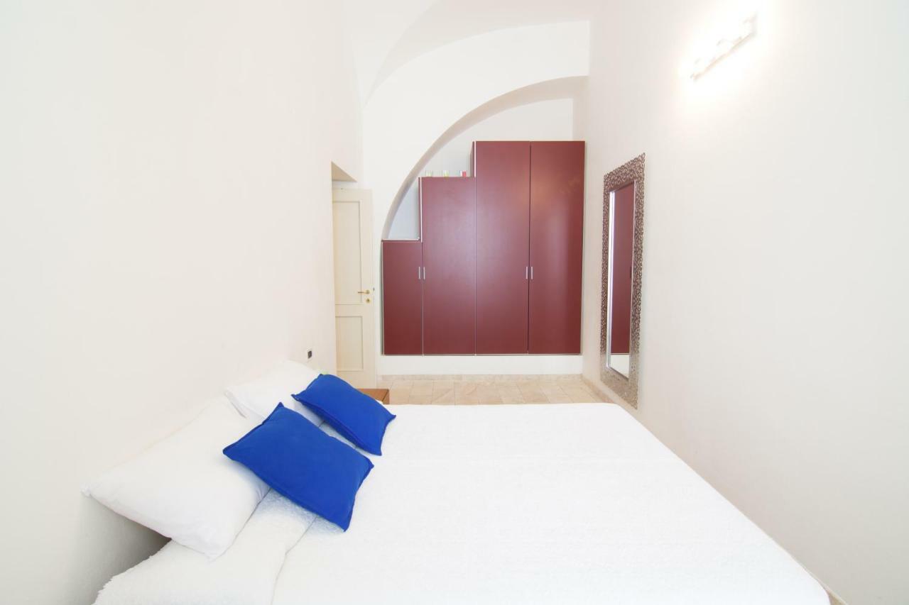 Modern Apartment In Historic Building Cagliari Exteriör bild